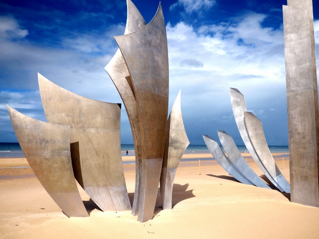 omaha beach - monument sur la plage